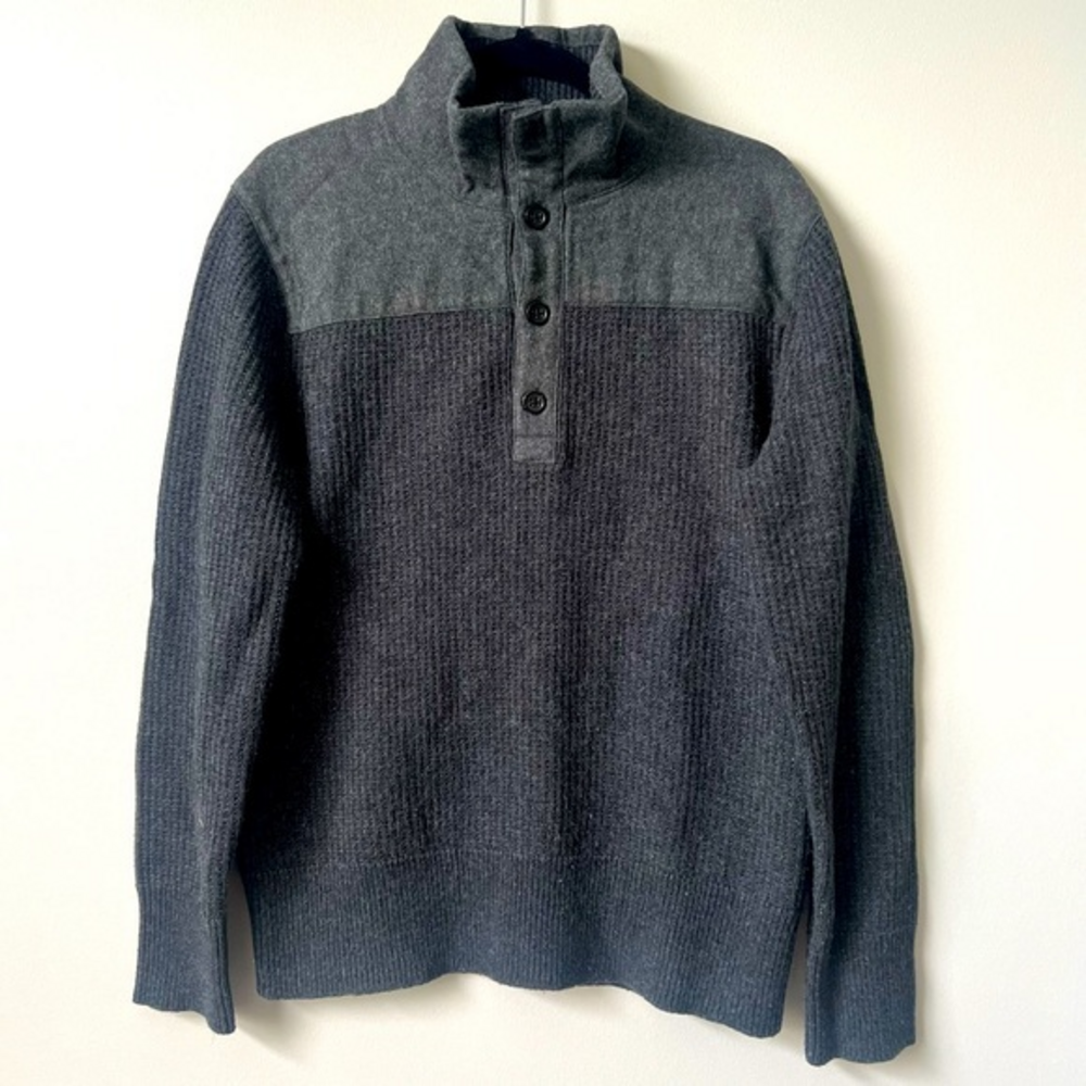 Banana Republic Button Charcoal Gray‎ Sweater